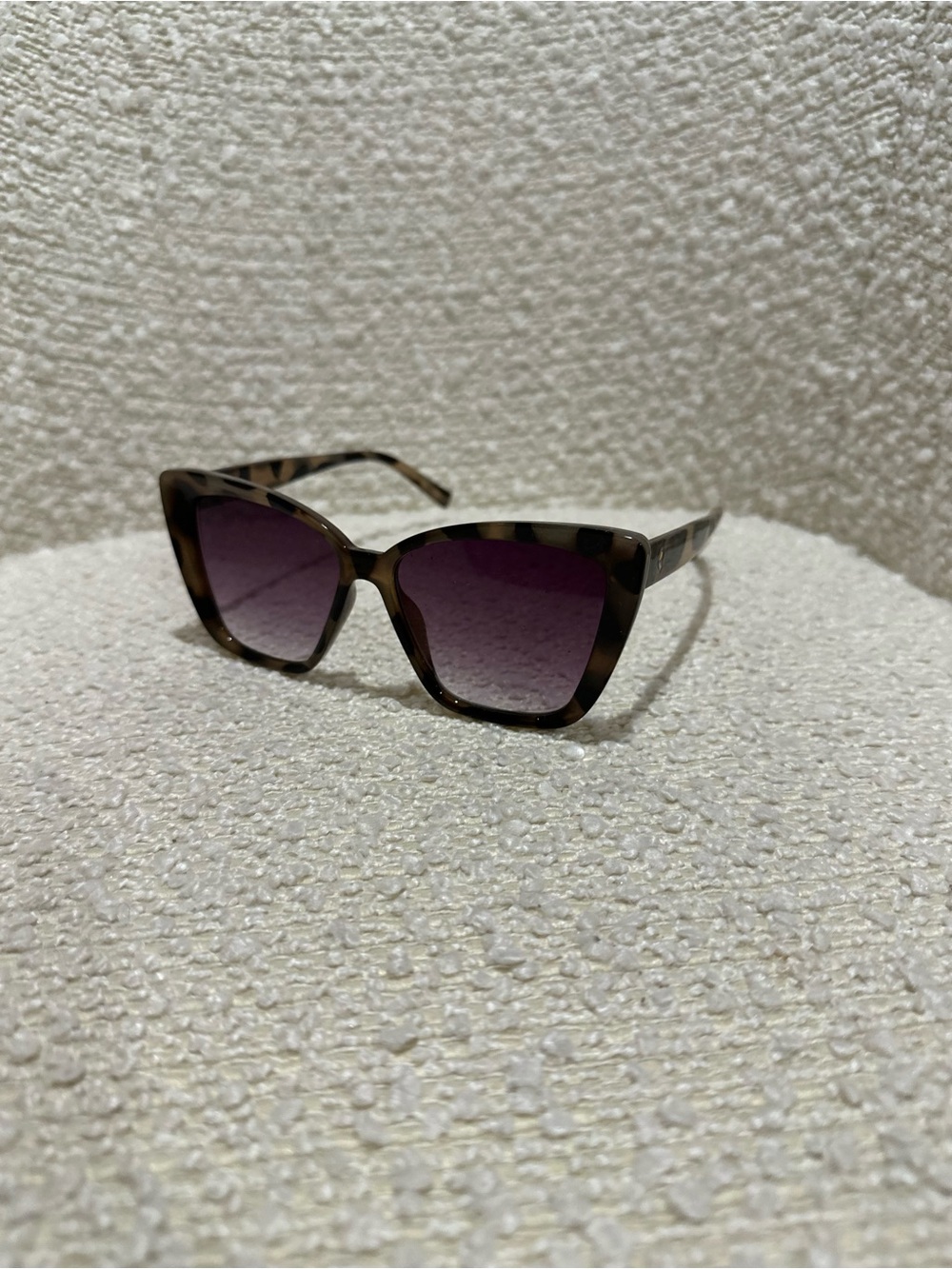 Tortoiseshell Cat-Eye Sunglasses with Gradient Purple Lenses
